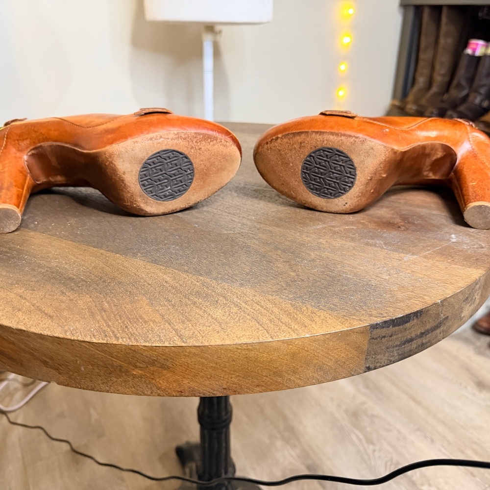Vintage Frye Redwood Pump in Cognac - Picture 6 of 9